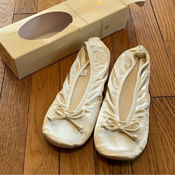 Isotoner Satin Slippers, New in Box - Picture 1 of 7